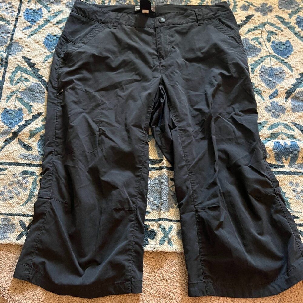 REI Black womans capri pants‎ 6